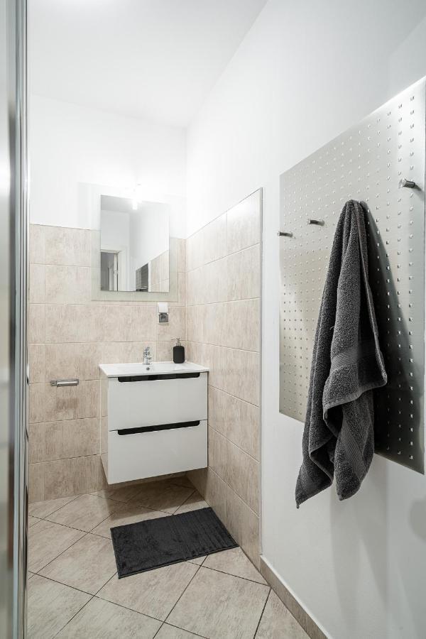 Solny Square Aparthotel Wrocław Eksteriør billede
